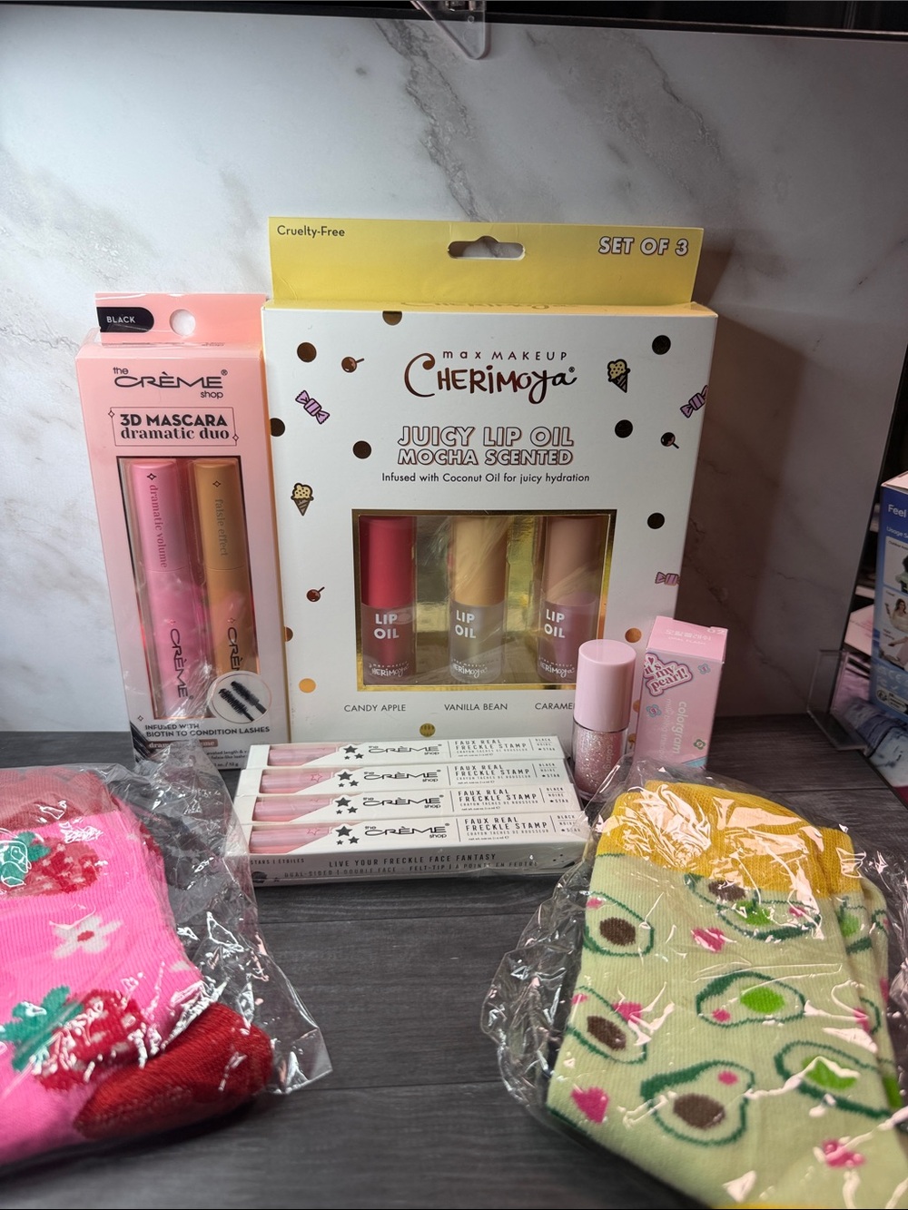 Juicy Lip Oil Set of 3, glitter shadow, 3D Mascara, Freckle Stamps (4) socks